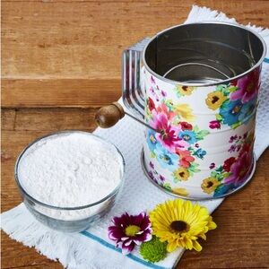 Pioneer woman breezy blossom Flour Sifter with Wooden Handle
